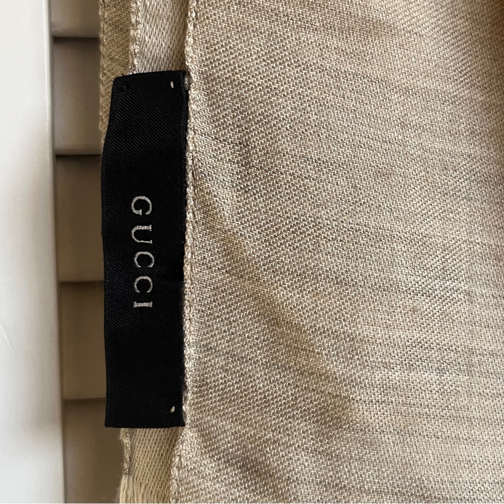 Gucci Elegant Beige Wool and Silk Pashmina Wrap/Shawl - Picture 3 of 6